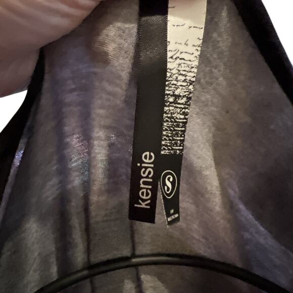 Kenzie Stripped Gray Black Assymetrical Hem Long Sleeve Top Size Small - Picture 5 of 8